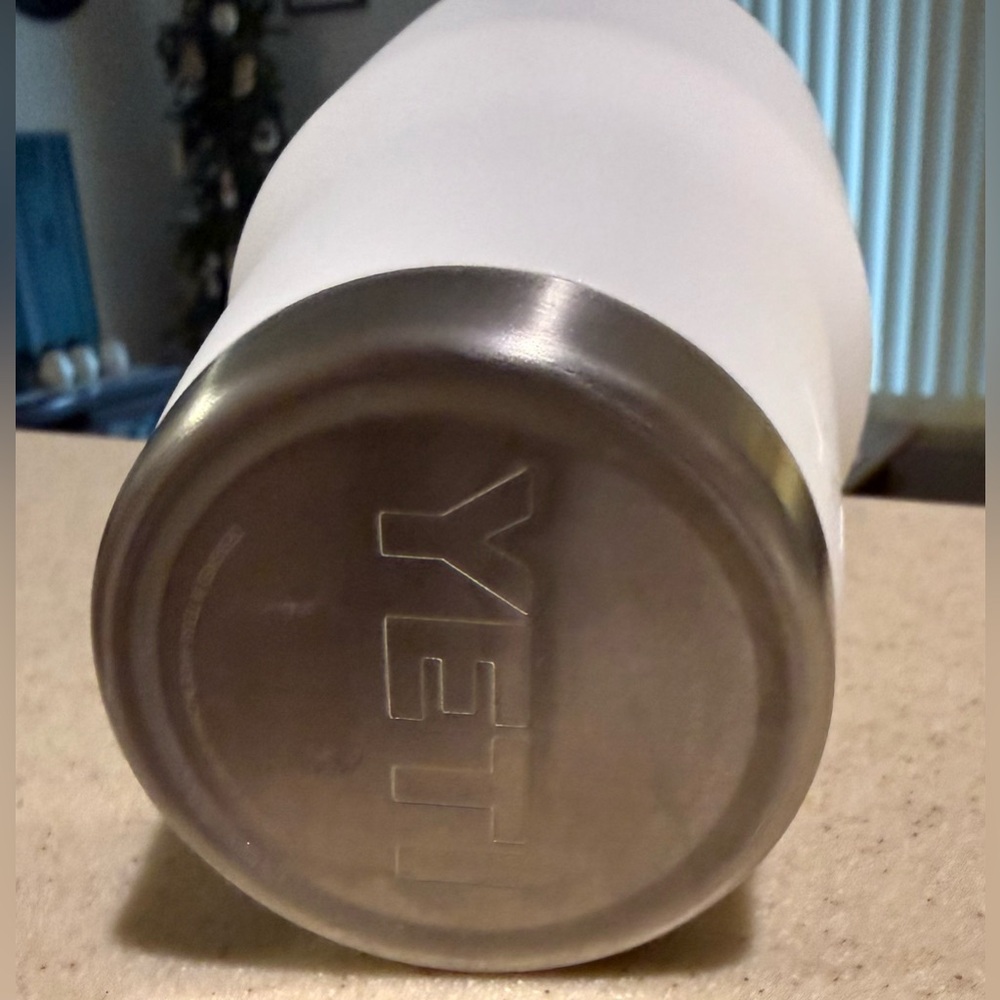 YETI 30 oz. Tumbler - Picture 4 of 5